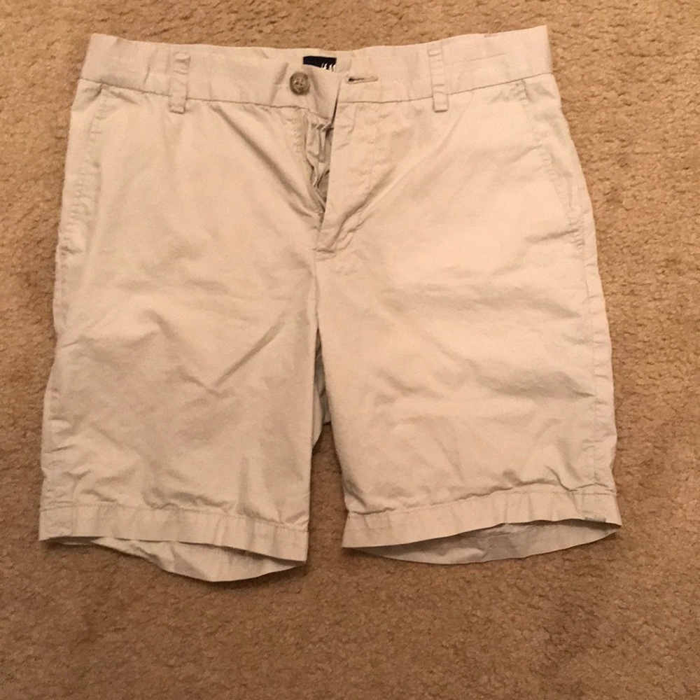 H&M 32” khaki shorts, 5-7” inseam